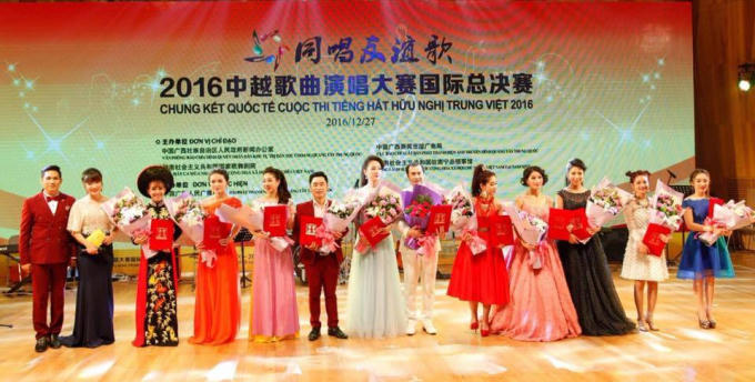 Các thí sinh tham dự Cuộc thi tiếng hát hữu nghị Việt - Trung hát theo 3 phong cách: dân gian, thính phòng và nhạc nhẹ.