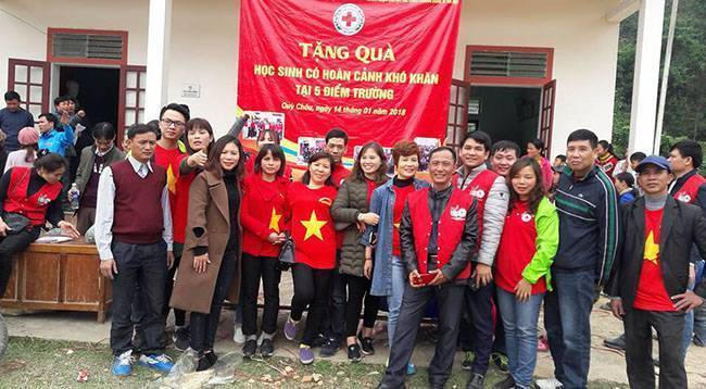 Chương trình "Tặng quà cho học sinh có hoàn cảnh khó khăn tại 5 điểm trường".