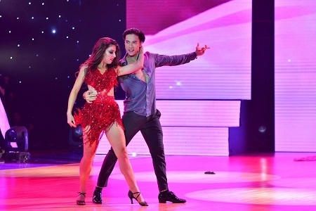 Liveshow 4 Bước nhảy hoàn vũ: Lâm Chi Khanh từ bỏ vì chấn thương, Diệu Nhi dừng bước