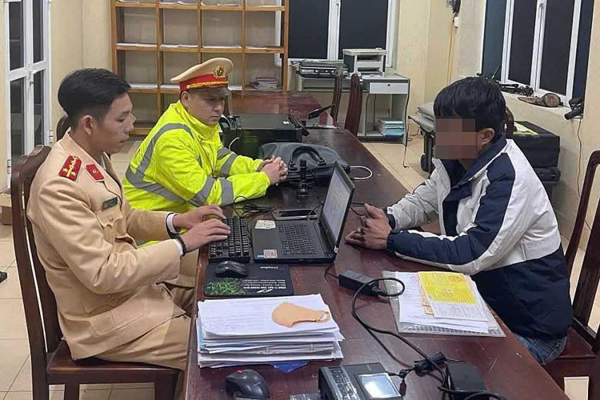 Công an làm việc với lái xe Vương Đình G.