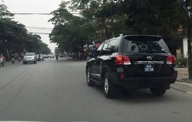 Chiếc xe Toyota Land Cruiser 4.7 VX có BKS 80A - 167.68 mà Cienco 4 đã tặng Văn phòng tỉnh Nghệ An trước đó.