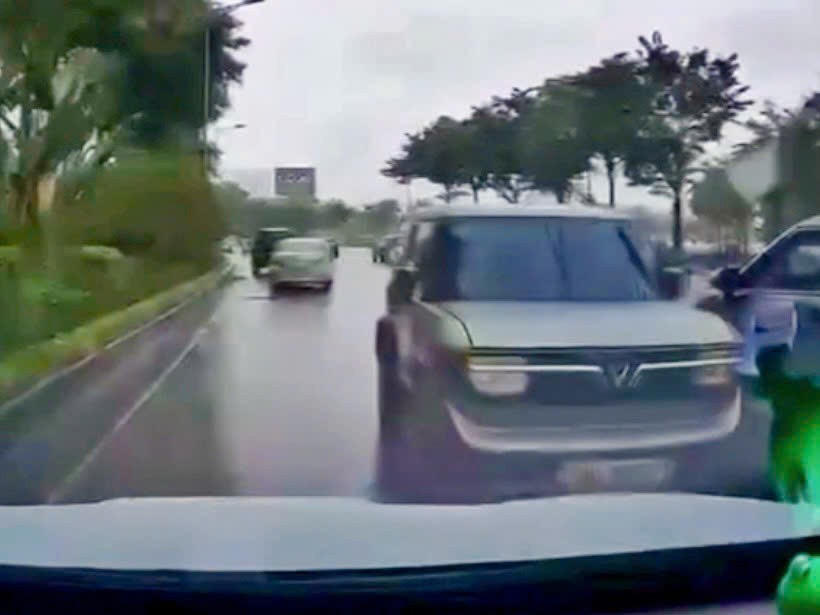 Hình ảnh vi phạm từ clip người dân phản ánh trên mạng xã hội.