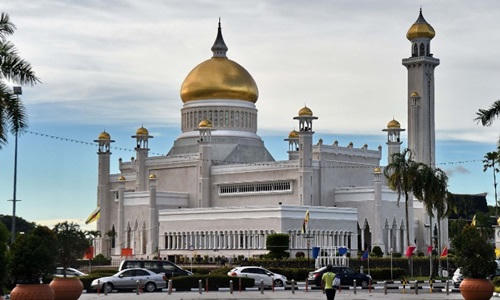 Nhà thờ Hồi giáo Sultan Omar Ali Saifuddin tại thủ đô Bandar Seri Begawan, Brunei. (Ảnh: AFP).