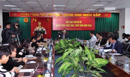 Toàn cảnh buổi họp báo.