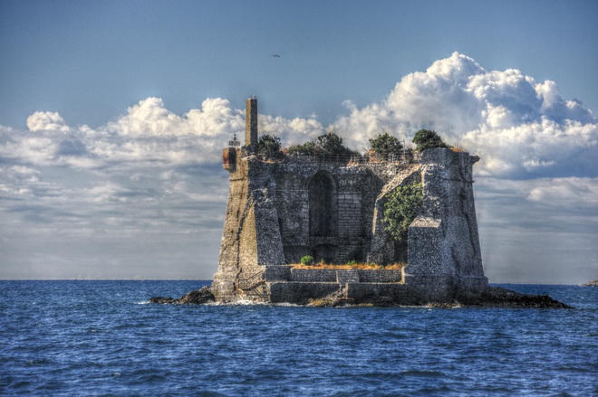 Nhiều du khách tới đây tham quan mỗi ngày.