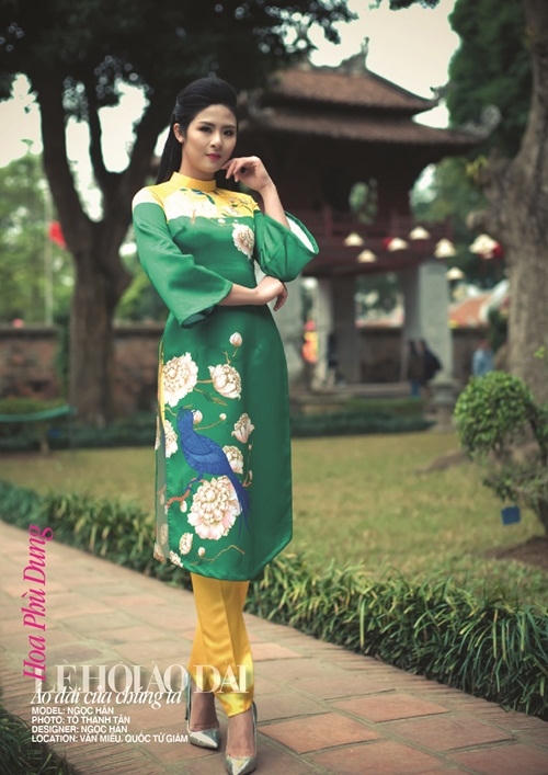 Hoa phù dung biểu tượng của phú quý, vinh hiển là ý tưởng trong mẫu thiết kế áo dài của Hoa hậu Ngọc Hân. Thiết kế này sẽ được NSND Minh Châu và người khuyết tật trình diễn.