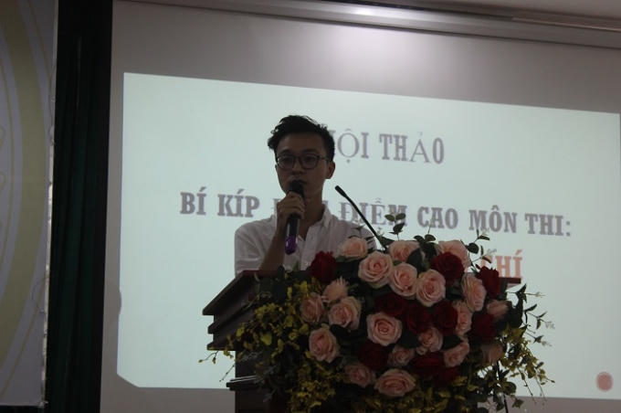 Nguyễn Tuấn Minh - Thủ khoa môn Năng khiếu Báo chí kỳ tuyển sinh 2015 chia sẻ bí kíp đạt điểm cao trong kỳ thi sắp tới. Ảnh: Nguyễn Thơm.