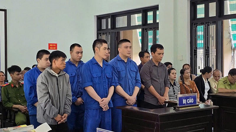 Các bị cáo tại phiên tòa.