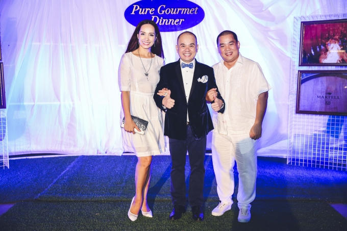 Vợ chồng Minh Khang - Thúy Hạnh tới chúc mừng doanh nhân Dương Quốc Nam (Ảnh: Khoa Nguyễn D.K)