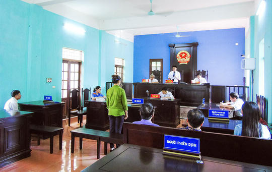 Một án xét xử tại TAND huyện Hiệp Hòa - Ảnh: vksbacgiang