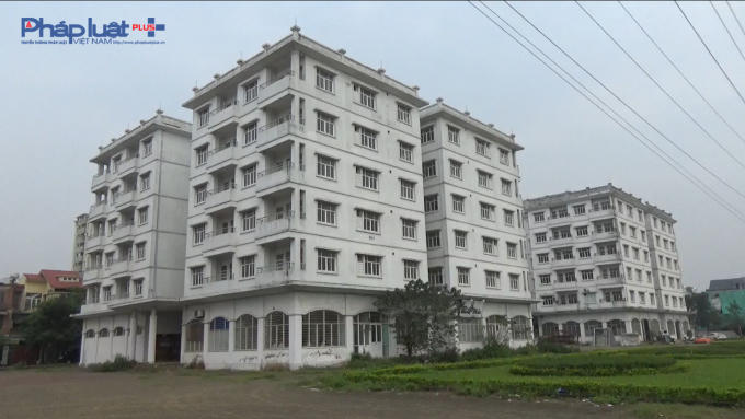 Tới năm 2007, 3 tòa nhà trên cơ bản được hoàn thiện để đón người dân vào ở. Nhưng trở trêu thay, các hộ dân đã không chấp nhận thỏa thuận về tái định cư tại đây nên toàn bộ quỹ nhà này bị bỏ hoang từ đó đến nay