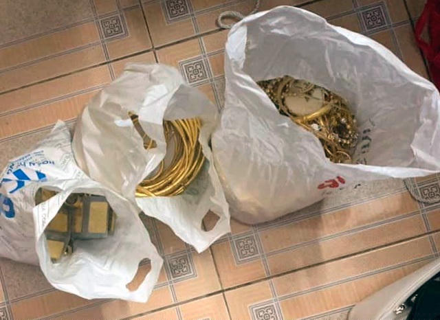 Số vàng cơ quan điều tra thu giữ.