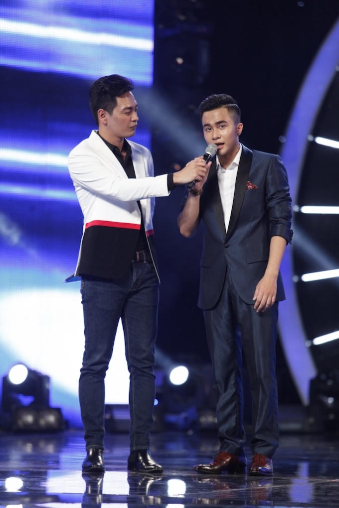 Vietnam Idol 2016: “Chàng trai bún bò” Bá Duy thể hiện “đẳng cấp ca sĩ” trong liveshow đầu tiên