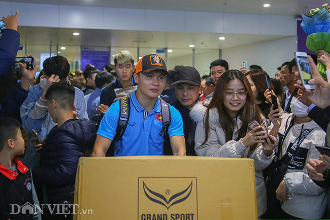 u23 viet nam ve que an tet trong vong tay chao don cua nguoi ham mo hinh anh 7