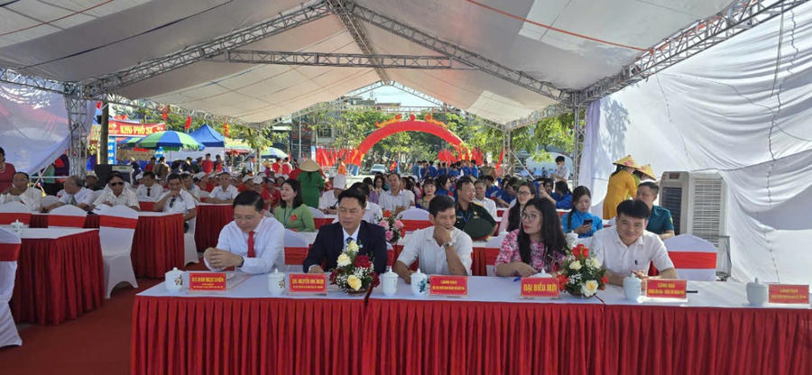 Các đại biểu tham dự ngày hội đoàn kết toàn dân tộc.