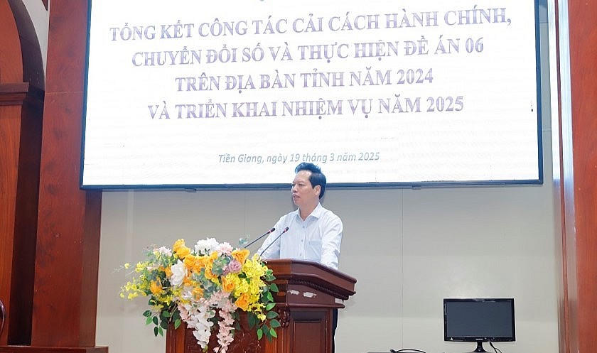 Phó Chủ tịch UBND tỉnh cho biết, tỉnh cần đẩy mạnh hơn nữa về CĐS, làm việc trên môi trường số và môi trường mạng. Ảnh: Xuân Uyên