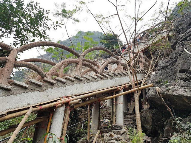 Mới đây, công trình "khủng" đường lên đỉnh núi Cái Hạ (doanh nghiệp gọi là đỉnh Huyền Vũ - nơi vua Đinh đặt đàn Kính Thiên) do ông Son tự ý xây dựng bị phát hiện không phép, vi phạm nghiêm trọng các quy định của pháp luật Việt Nam cũng như điều ước quốc tế về di sản nhân loại. Dù chưa xây dựng xong nhưng từ Tết Nguyên đán Mậu Tuất đến nay, điểm du lịch này đã đón nhiều du khách.