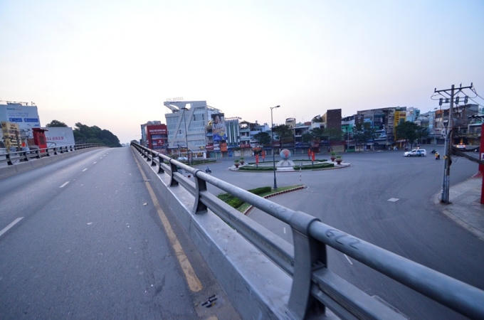 Cầu vượt Lăng Cha Cả - nơi 365 ngày trong năm hiếm khi không ùn tắc... ngày đầu năm cũng chẳng thấy người, xe.