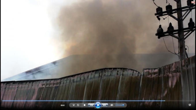 Khói lửa mù mịt phát ra từ cơ sở này