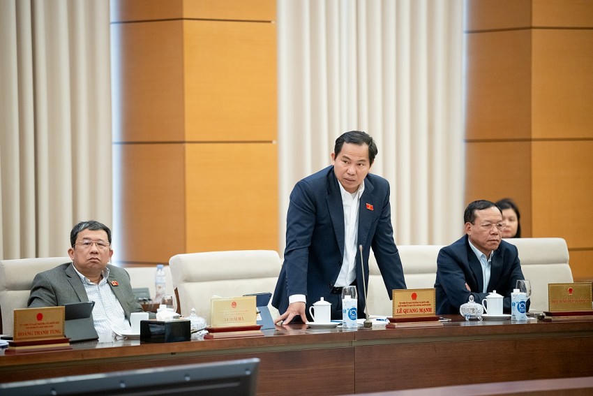 Chủ nhiệm Ủy ban Tài chính, Ngân sách của Quốc hội Lê Quang Mạnh phát biểu. Ảnh: quochoi.vn