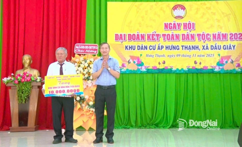 Công tác trao quà cũng được thực hiện trong những ngày Đại đoàn kết toàn dân tộc.