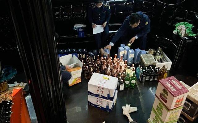 Hà Nội: Phát hiện, thu giữ khí cười, rượu lậu tại quán bar One Lounge