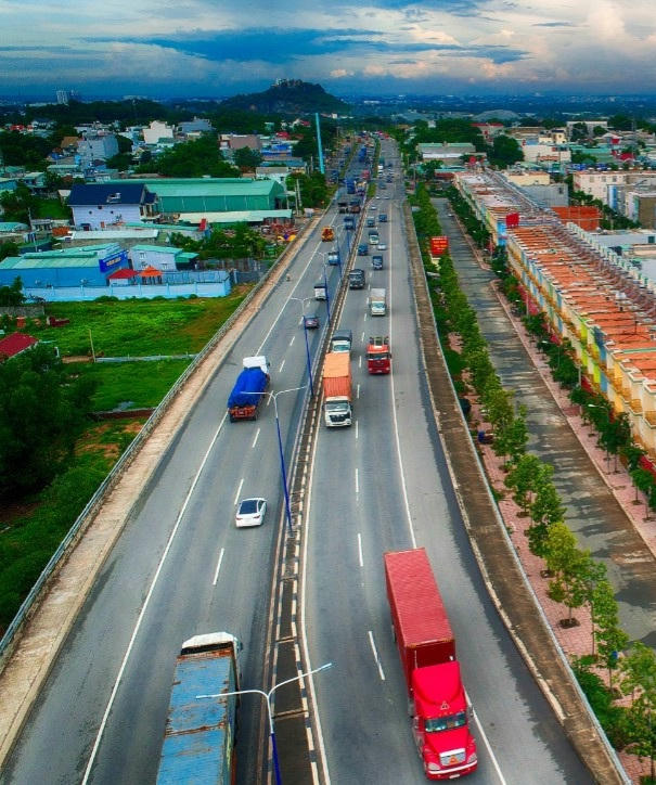 Tuyến cao tốc hình Thành sẽ rút ngắn thời gian đi đến các cửa khẩu, kết nối trung tâm tỉnh và khu du lịch quốc gia núi Bà Đen. Ảnh minh họa