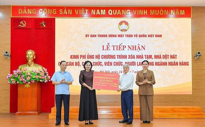Ngành ngân hàng ủng hộ 82 tỷ đồng xóa nhà tạm, nhà dột nát.