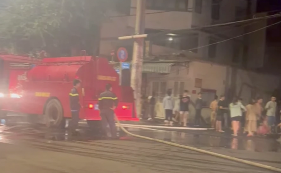 Lực lượng chữa cháy nhanh chóng có mặt.