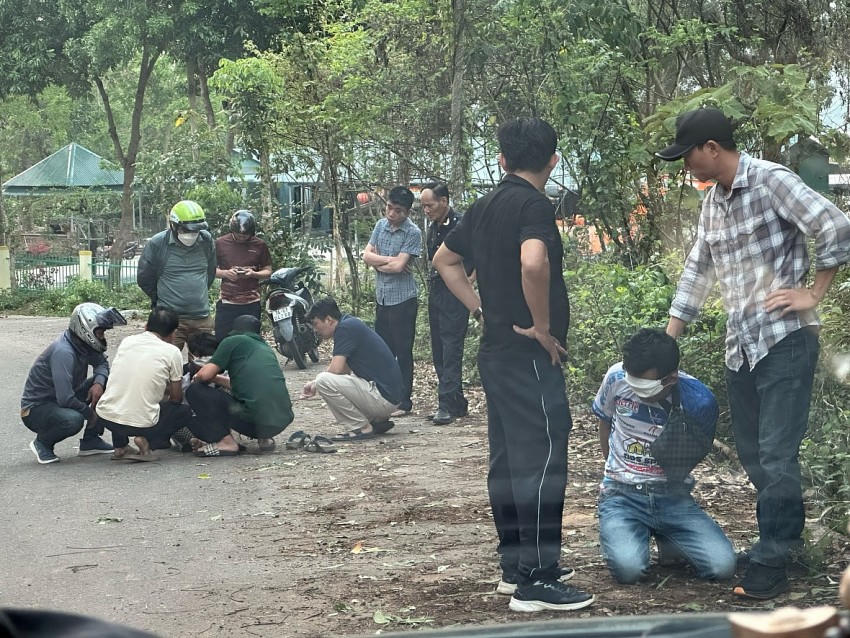 Các đối tượng bị bắt giữ khi đang vận chuyển ma tuý.