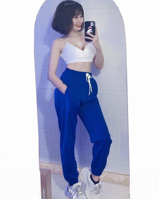 Không chỉ có gương mặt đẹp, hot girl 17 tuổi còn có body đúng chuẩn.