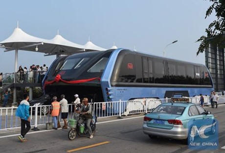 Xe buýt trên không. Ảnh: NEW CHINA.