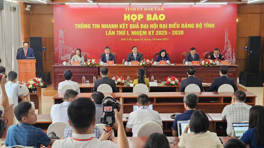 Tỉnh ủy Đắk Lắk họp báo thông tin nhanh về kết quả Đại hội đại biểu Đảng bộ tỉnh lần thứ I, nhiệm kỳ 2025- 2030. Ảnh: Trần Thọ