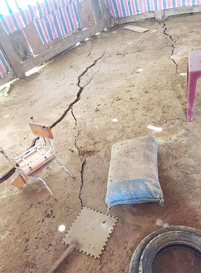 Vết nứt xuất hiện tại một lớp học điểm trường tiểu học