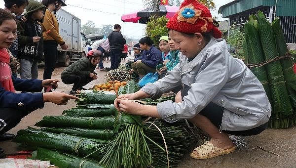 Rực rỡ phi&ecirc;n chợ cuối năm v&ugrave;ng cao H&agrave; Giang