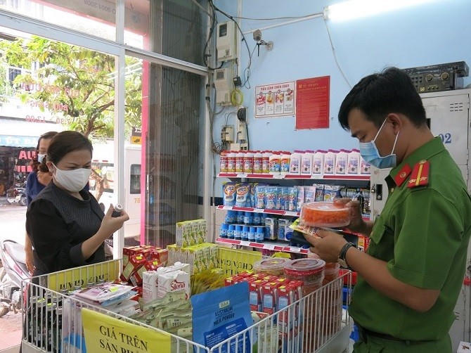 Sở y tế Hà Nội yêu cầu xử lý nghiêm, đình chỉ cơ sở không đảm bảo an toàn thực phẩm. Ảnh: TTYT huyện Phú Xuyên (TP Hà Nội).