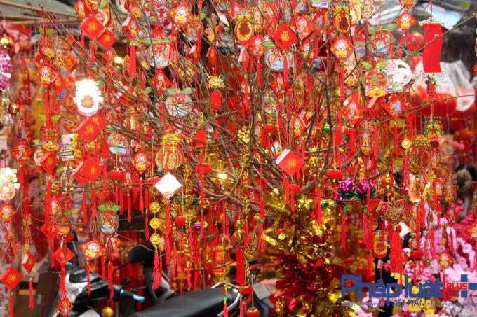 Phố Hàng Mã lung linh ngày áp Tết