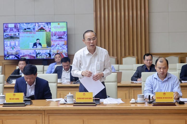 Đại diện Bộ Nông nghiệp và Môi trường phát biểu tại phiên họp.