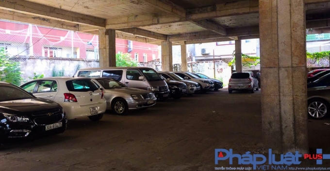 Hàng trăm chiếc ô tô được trông giữ mỗi ngày