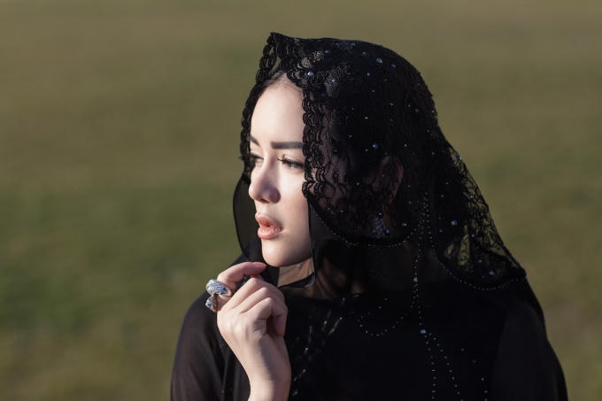 Lý Nhã Kỳ quyến rũ, kiêu kỳ trong thiết kế haute couture tinh xảo đến từng đường nét theo xu hướng cổ điển