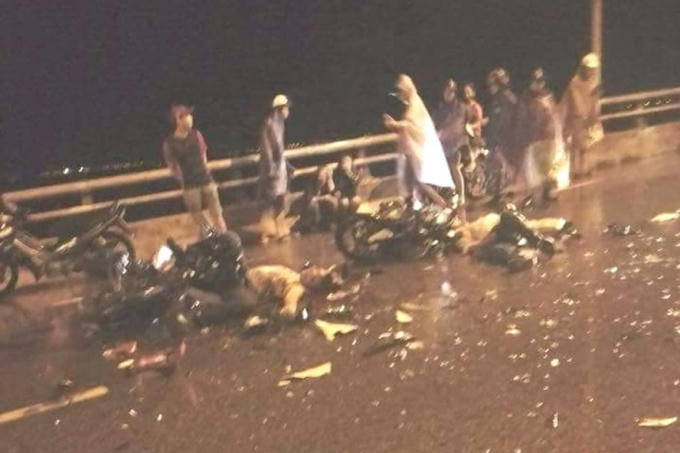 Hiện trường vụ tai nạn. Ảnh cắt từ clip.