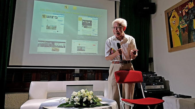 Cà phê trò chuyện với GS Hồ Ngọc Đại