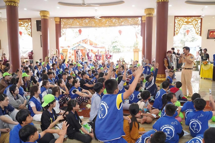 Buổi tuyên truyền góp phần xây dựng văn hóa tham gia giao thông an toàn.