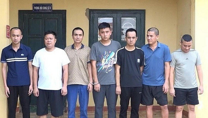Các đối tượng trong đường dây cá độ bóng đá hơn 300 tỷ đồng.