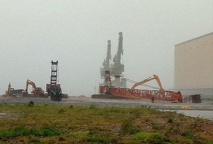 Formosa Hà Tĩnh đã phải cho hạ hết các cần cẩu hạng nặng để tránh bão.