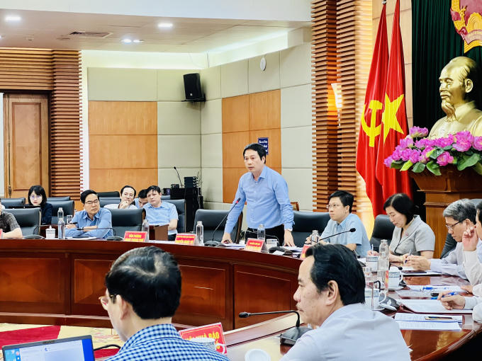 Ông Nguyễn Ngọc Tú - Chánh Văn phòng UBND TP Hải Phòng thông tin tình hình kinh tế - xã hội tháng 4 và 4 tháng đầu năm 2022.