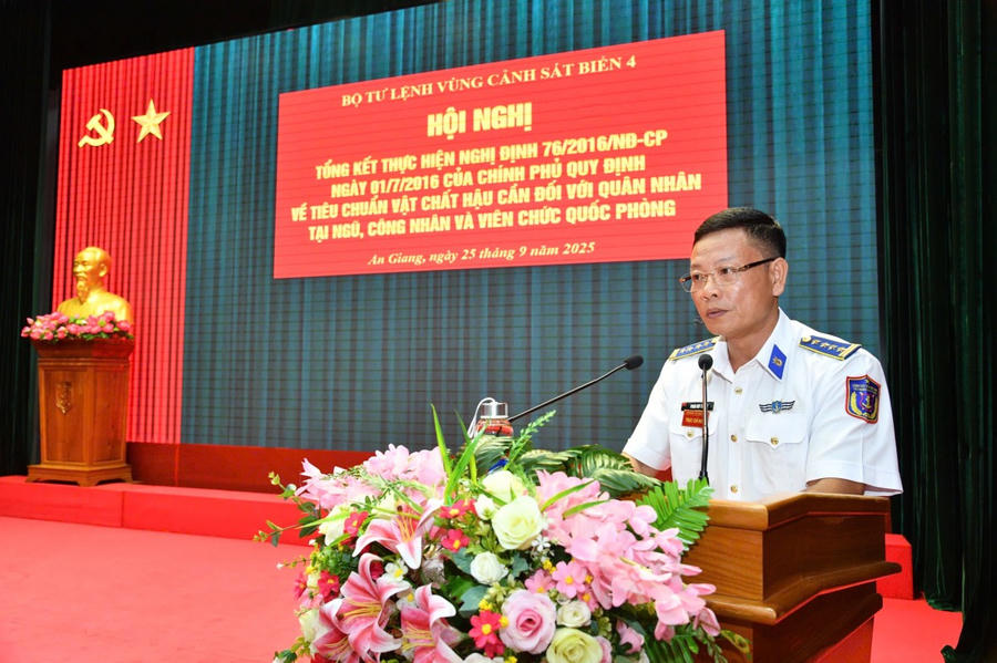 Đại tá Phan Duy Cường - Phó Tư lệnh Quân sự, Bộ Tư lệnh Vùng Cảnh sát biển 4 chủ trì hội nghị