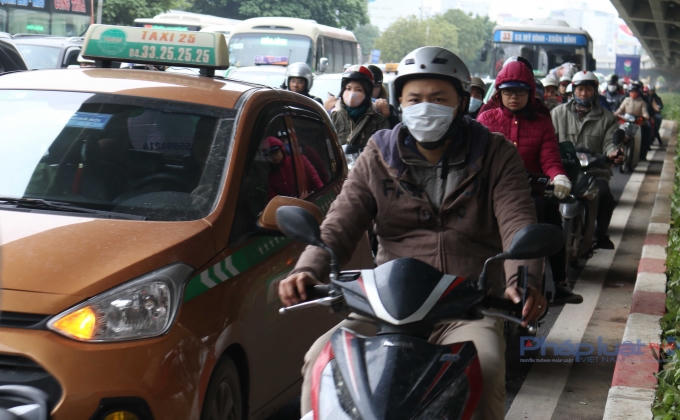 Các phương tiện ở đây di chuyển từng mét một.