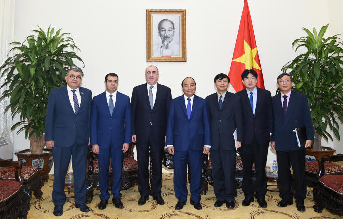 Chính phủ và nhân dân Việt Nam luôn coi trọng việc duy trì, củng cố quan hệ bạn bè truyền thống với Azerbaijan.