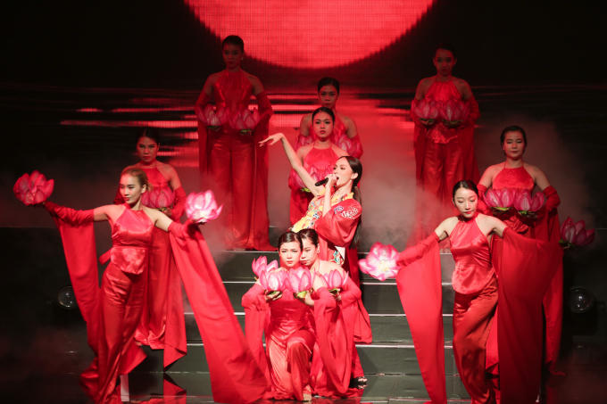 Quỳnh Hoa - Học trò của Hương Giang đăng quang ngôi vị Giải Vàng Siêu mẫu 2018